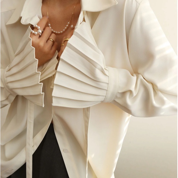 NWT Pleated Cuff Collar Tied Button Shirt - Picture 6 of 9